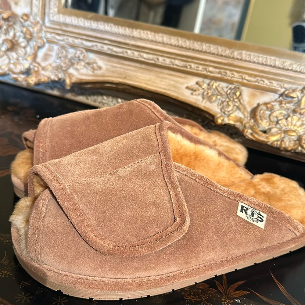 RJ’S Fuzzies sheepskin slippers